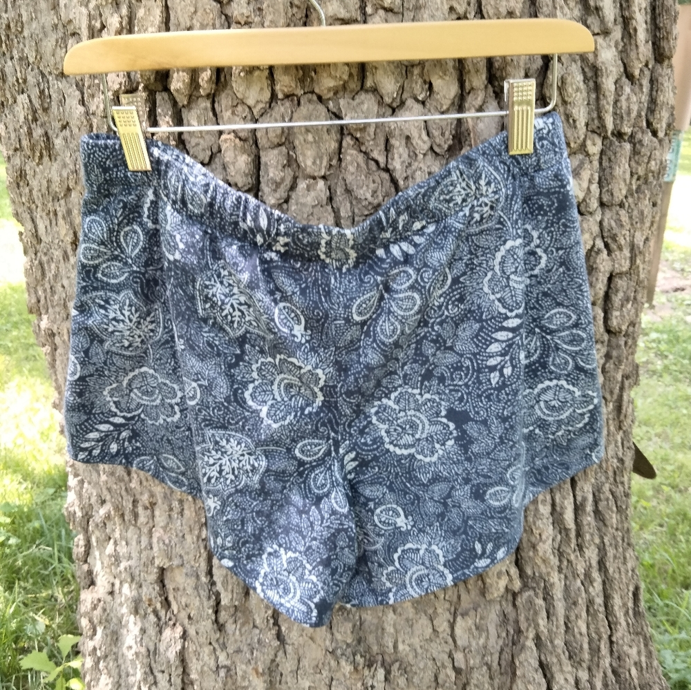 ⬇️ Price Drop!⬇️ Lucky Brand Lounge Shorts in size S - Picture 2 of 3